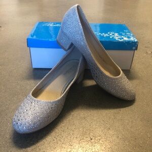 Size 6 Bella Luna heels, color silver, prom/event shoes, barely worn.